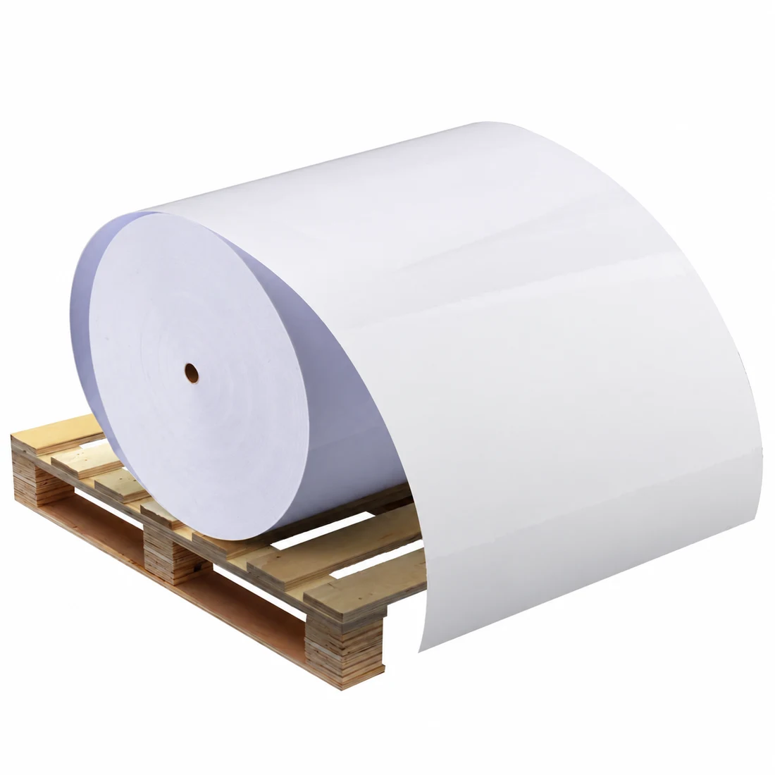 Transparent BOPP roll with unwound film and liner on a pallet